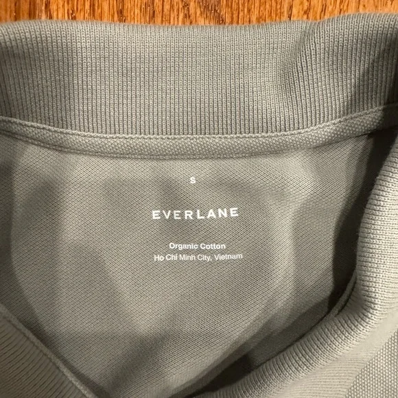 Everlane Organic Cotton Women's Polo Shirt, neutral sage color, size small - Picture 6 of 6